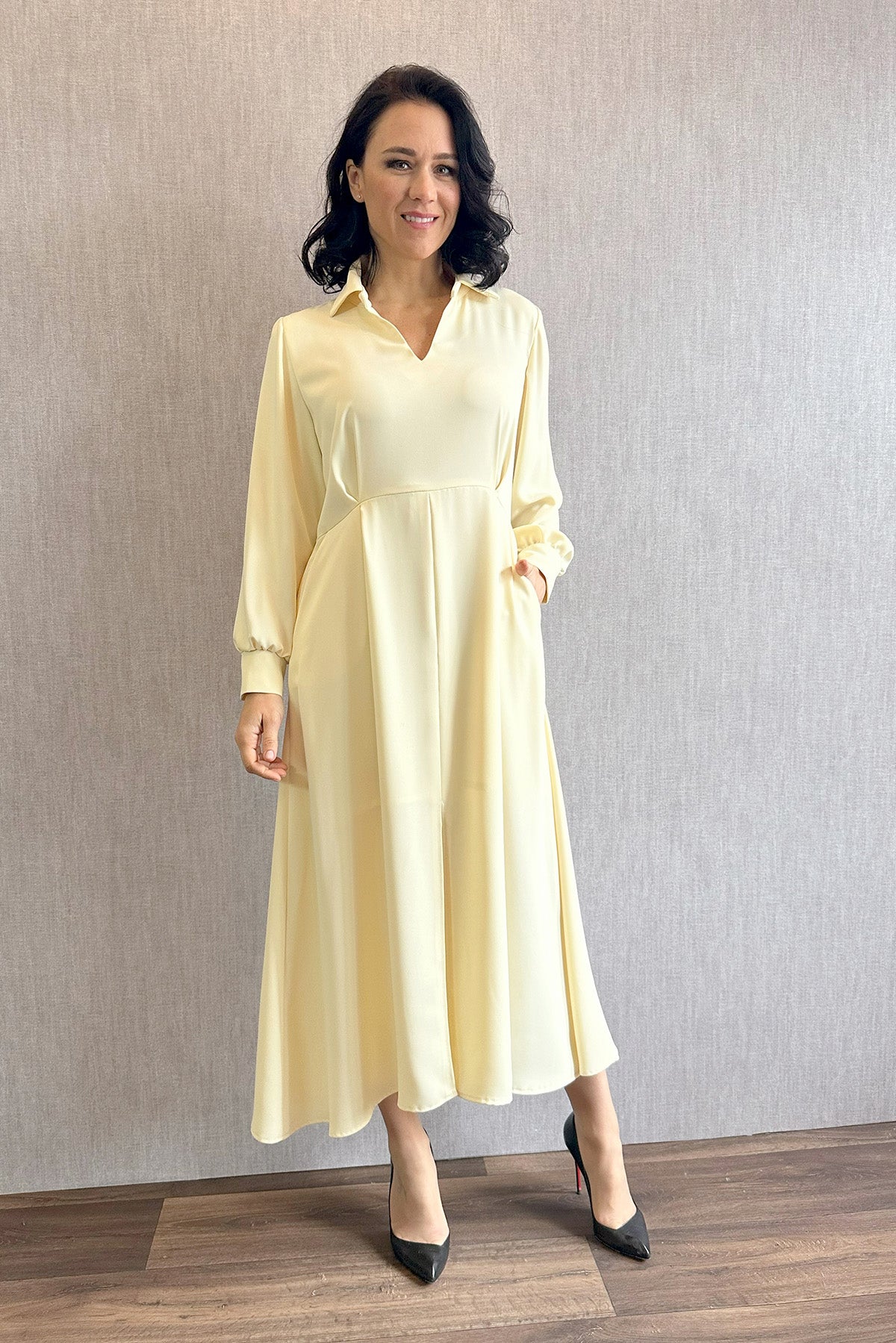 Pastelové šaty s límečkem - žluté